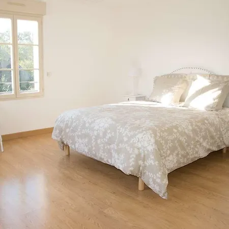 La Maison Du Saussoy Bed & Breakfast 3*